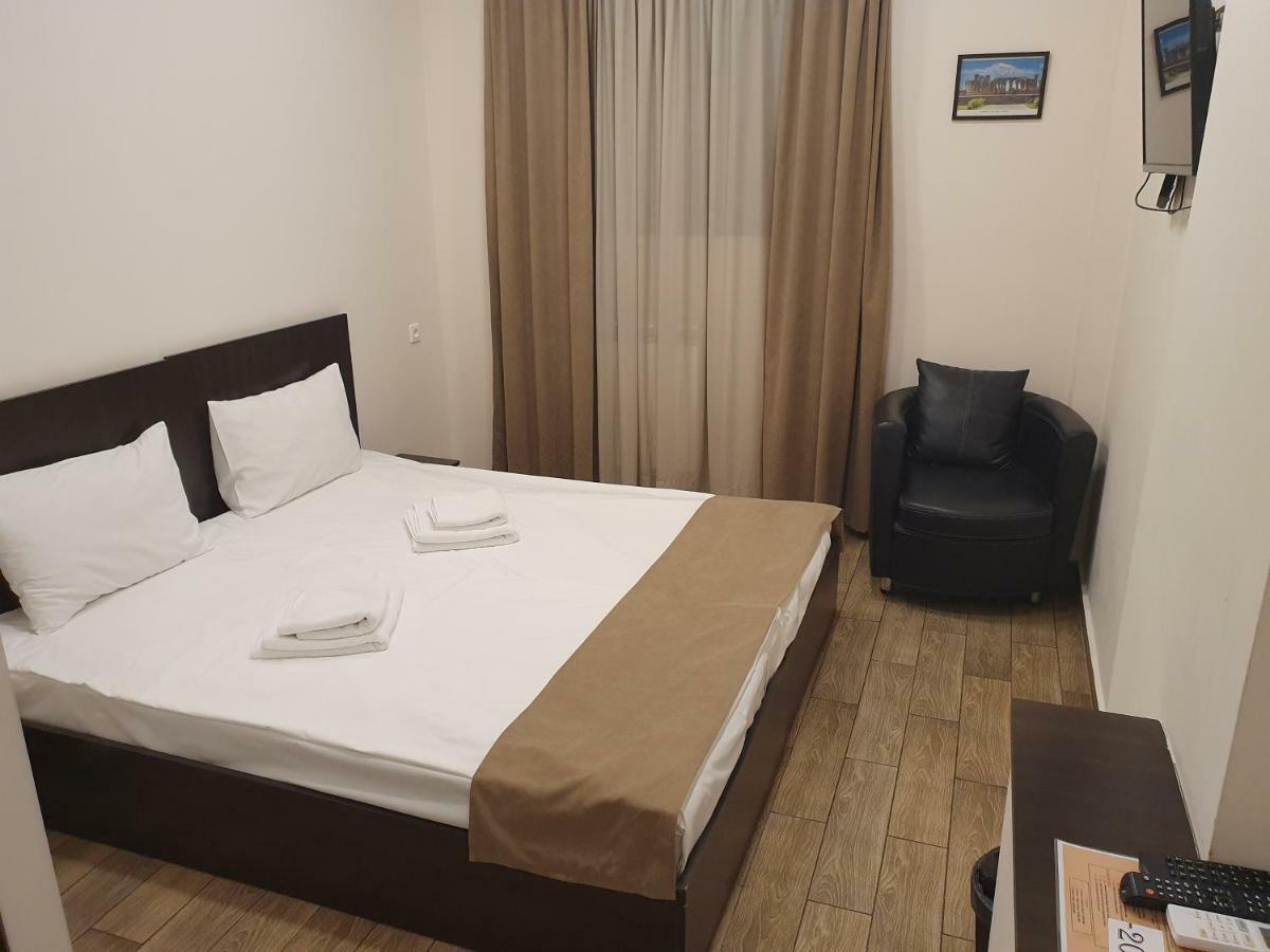 5 Rooms Mini-Hotel & Tours Ereván Exterior foto